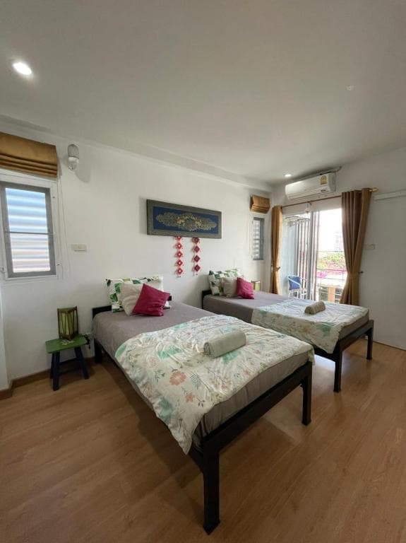 Standard Twin Ensuite - Image 1